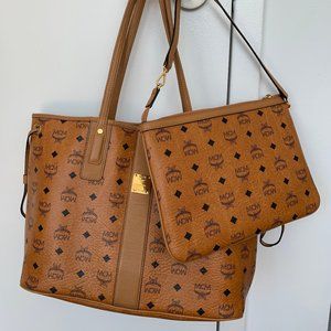 MCM Reversible Medium Shopper Medium and Clutch